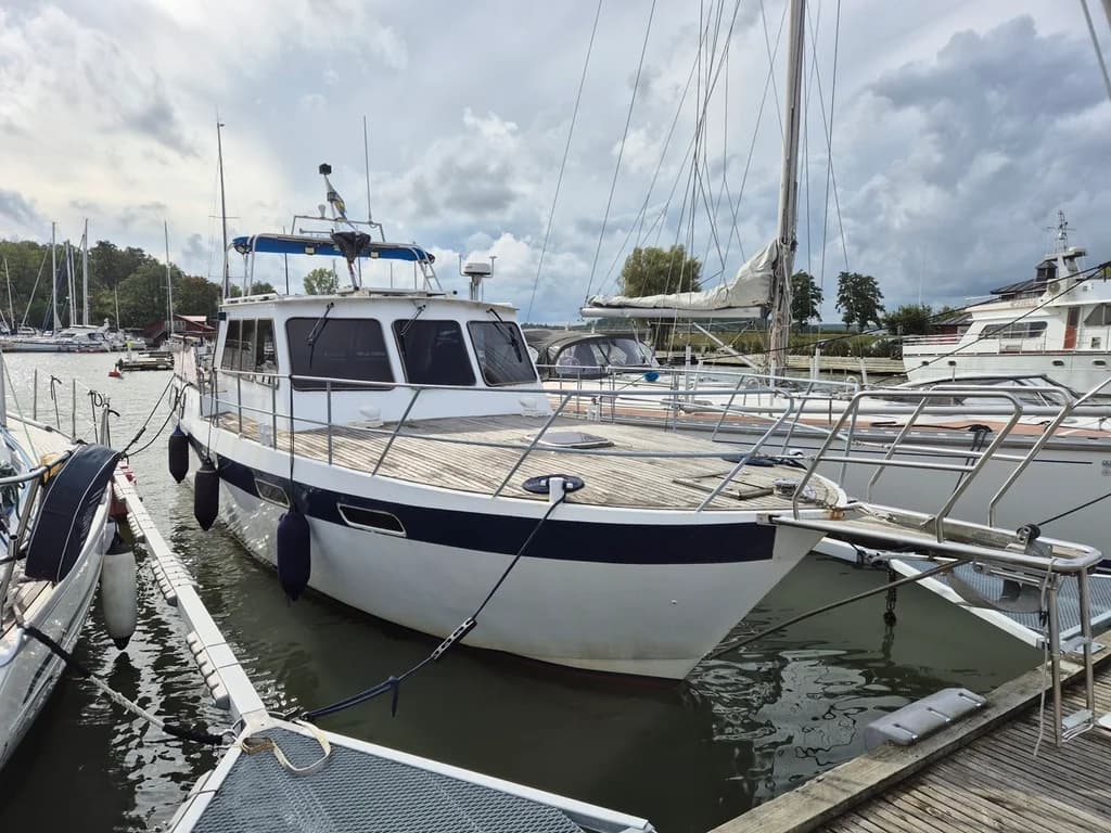 Bahama 35-1994 med nyinstallerad Volvo Penta TAMD41P och 450W solpaneler